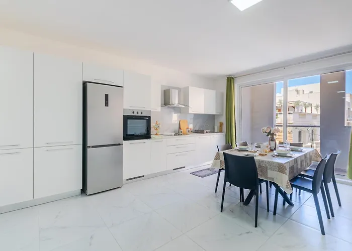 Appartement Brand New Spacious With Far Sea View *